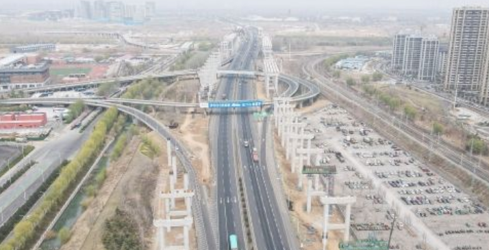 国内首个“六改十二”车道高速公路改扩建项目有序推进（图）