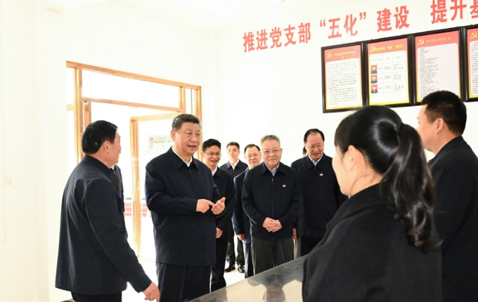 习近平在湖南考察农村基层减负情况