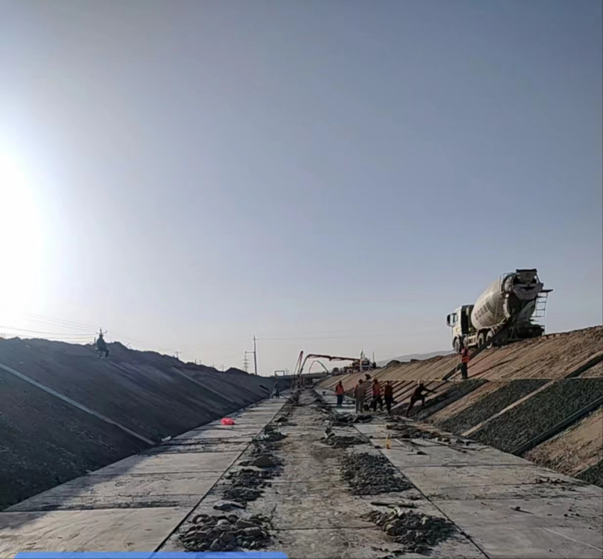 喀什市大型灌区续建配套与现代化改造项目（阿瓦提干渠30+000-33+000）监理标段