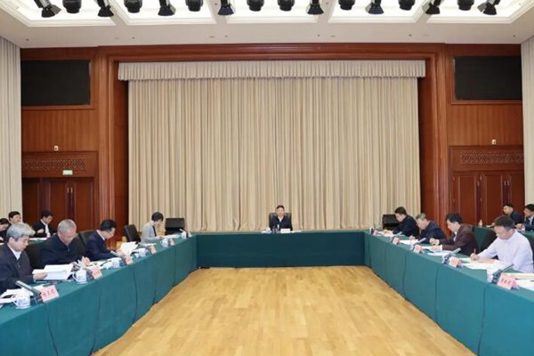 生态环境部：推动实施一批具有全国性作用和跨区域影响的重大工程项目  文章链接：环保在线 https://www.hbzhan.com/news/detail/175337.html